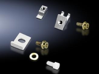 Winkelstück zum Aufbau von 45° gestellten Profilschienen und Montageflächen 